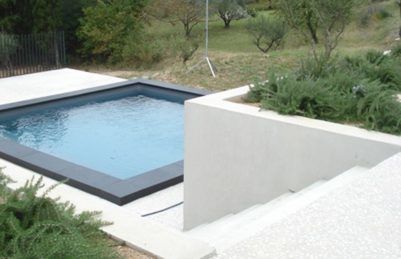 Tour de piscine avec margelle noire – Rouvière Collection